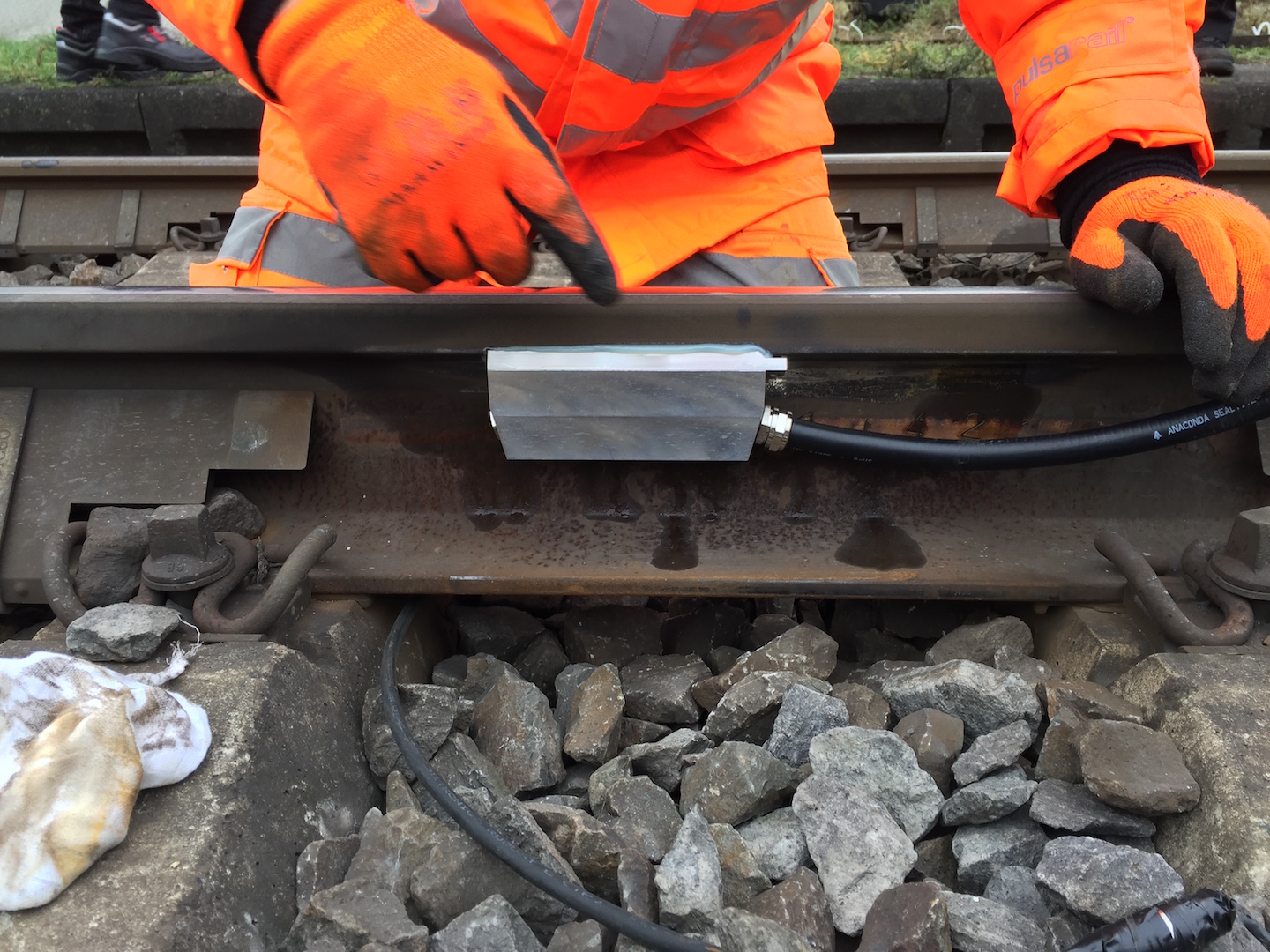 The SAFETRACK project's sensors can pick up vibrations on the railway track and identify where on the track the sound originates and what could have caused it. © NGRT SL