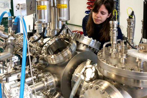 A sophisticated ultra-high vacuum system lets researchers create tiny, perfect 2D materials. Image courtesy of Dr Manuela Garnica Alonso