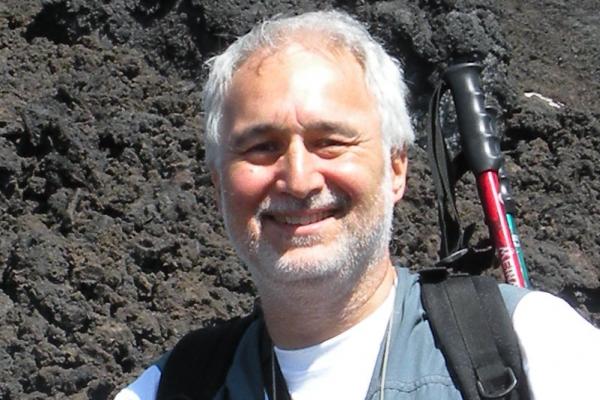 Satellites can enhance volcano eruption warnings, according to Dr Giuseppe Puglisi, the scientific contact person for the EU-funded MED-SUV research consortium.