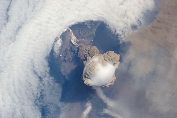 Some natural events, like big volcanic eruptions that spit huge amounts of dust and chemicals into the upper atmosphere, could temporarily lower the Earth’s temperature. Trying to replicate that kind of event is a risky business say researchers from the EU-funded IMPLICC project. Here is a striking view of Sarychev volcano (Russia’s Kuril Islands, northeast of Japan) at an early stage of eruption on 12 June 2009 as seen by the astronauts on board the International Space Station. © NASA