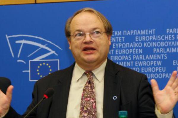 John Bowis founded the EU Diabetes Working Group when he was a Member of the European Parliament © European Union 2007PE-EP