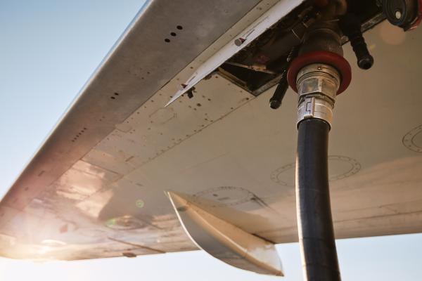 New sources for biofuel can help put air travel on a greener track. © Chalabala, iStock.com