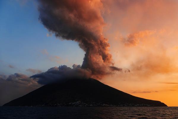 As speech and seismic signals have properties in common, speech recognition techniques are being used to understand what volcanoes are saying and when they might erupt. Image credit - milito10/ Pixabay, licenced under CC0